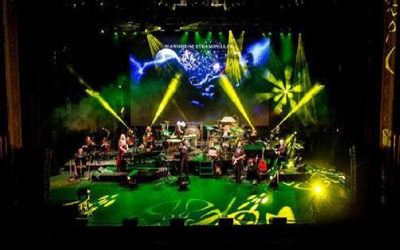 Mannheim Steamroller - Mannheim Steamroller Live Performance