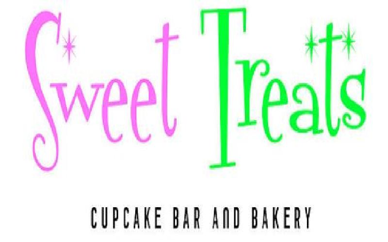 Sweet Treats Bakery - 6-Ct. Cheesecake Cupcakes PLUS Macaroon