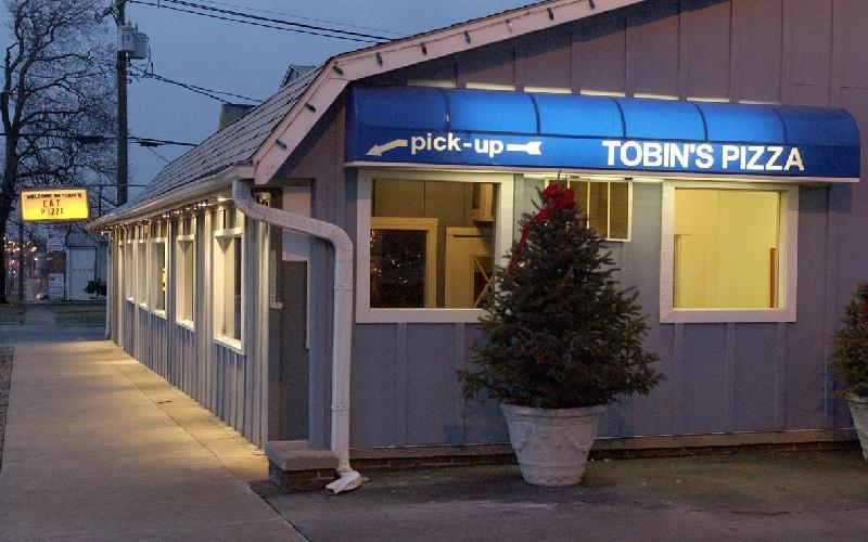 Tobin's Pizza - Get a $20 gift card to Tobin's Pizza for only $10!