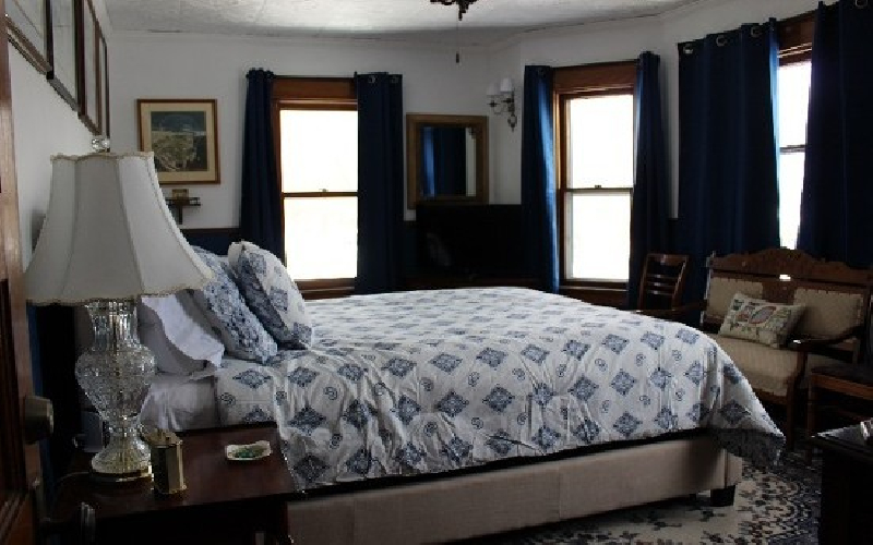 Victorian Manor Bed & Breakfast - ROMANTIC GETAWAY FOR TWO